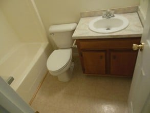 Collinwood South Apartments in Newport News, VA - Building Photo - Building Photo