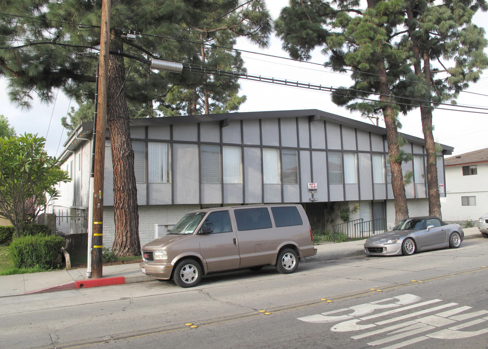 Orange Grove Apartments in Whittier, CA - Foto de edificio