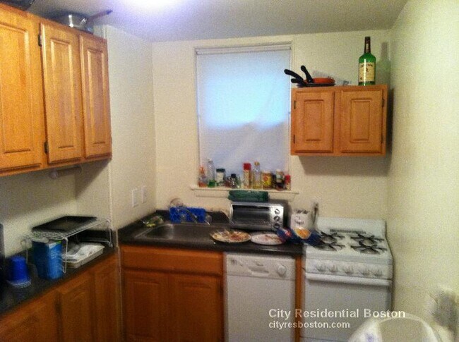 218 W 8th St in Boston, MA - Building Photo - Building Photo