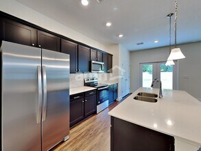 1109 Walden Pond Dr in Plant City, FL - Building Photo - Building Photo