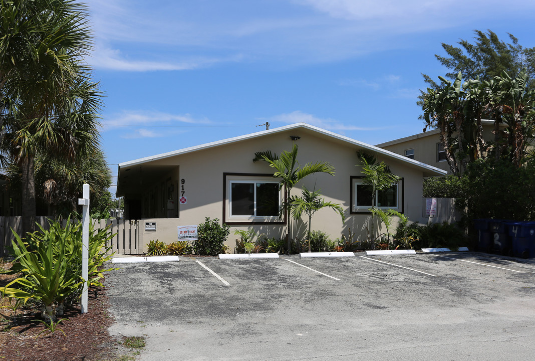 917 NE 23rd Dr in Wilton Manors, FL - Foto de edificio