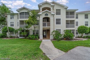 4710 St Croix Ln in Naples, FL - Building Photo