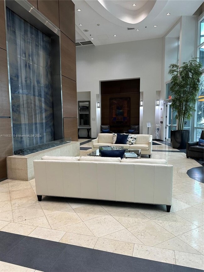 1155 Brickell Bay Dr, Unit 603 in Miami, FL - Building Photo - Building Photo