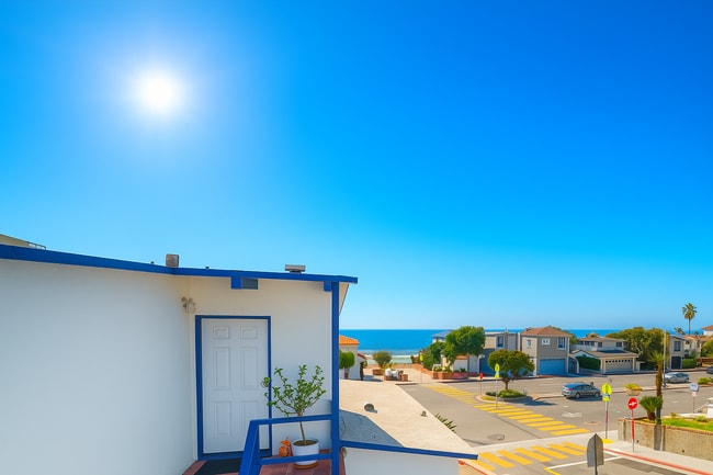 2461 Palm Dr in Hermosa Beach, CA - Building Photo - Building Photo