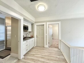 715 18th St in Sacramento, CA - Building Photo - Building Photo