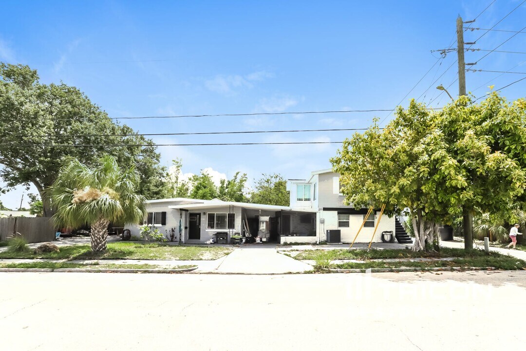 493 54th St N in St. Petersburg, FL - Building Photo