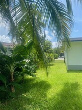 6255 SW 62nd Ct in South Miami, FL - Foto de edificio - Building Photo