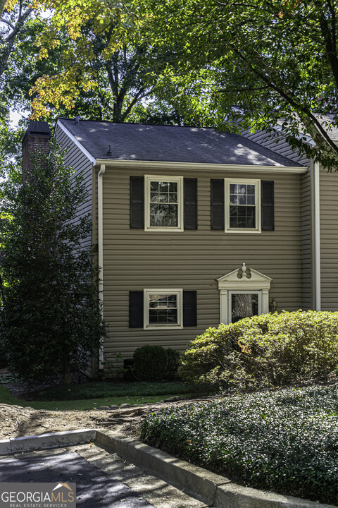 1750 Clairmont Rd in Decatur, GA - Foto de edificio