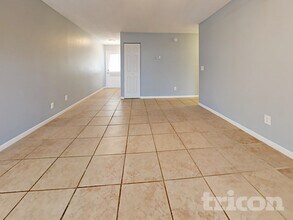 910 Sunridge Point Dr in Seffner, FL - Building Photo - Building Photo