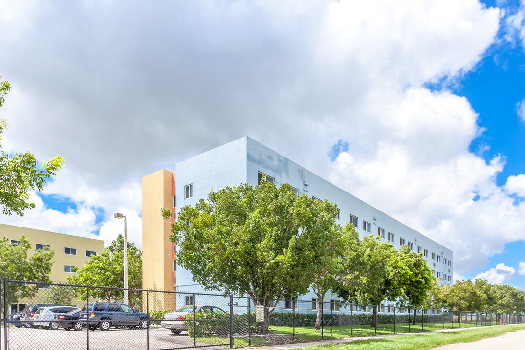 Princeton Manor Apartments in Homestead, FL - Building Photo