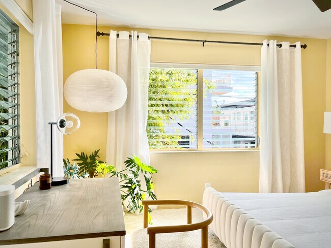1127 Meridian Ave in Miami Beach, FL - Building Photo - Building Photo