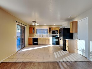 2205 E 35th Ave in Apache Junction, AZ - Foto de edificio - Building Photo