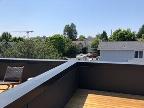 2515 E Yesler Wy in Seattle, WA - Building Photo - Building Photo