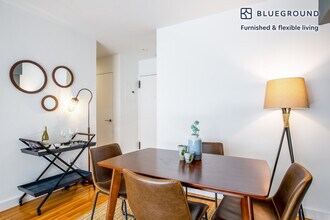 101 W 15th St in New York, NY - Building Photo - Building Photo
