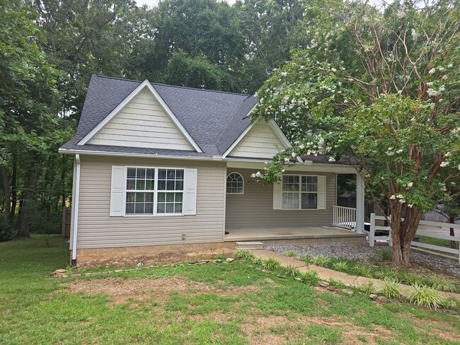 982 Emily Ln