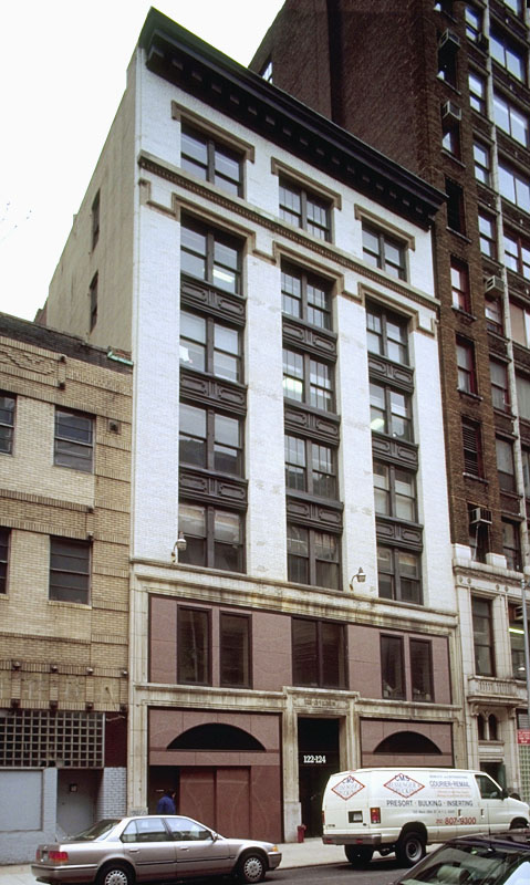 122 E 25th St in New York, NY - Building Photo - Building Photo