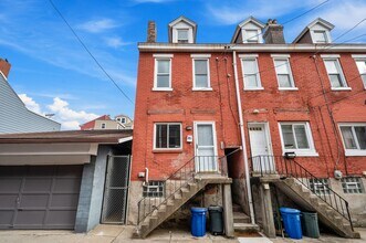 407 Orwell Way in Pittsburgh, PA - Building Photo - Building Photo