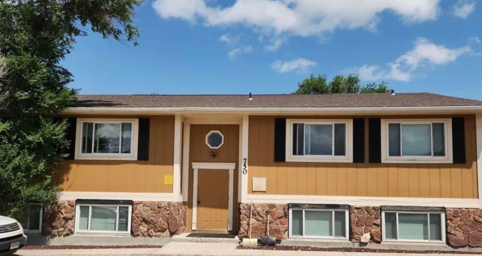 750 S 4th St, Unit 2 in Glenrock, WY - Building Photo