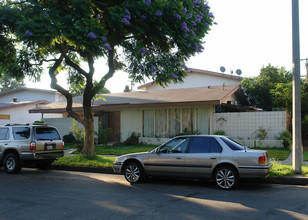 618 W Bellevue Dr in Anaheim, CA - Building Photo - Building Photo