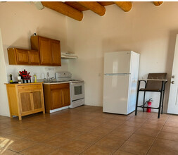 4654 San Ysidro Pl, Unit Studio apartment in Santa Fe, NM - Foto de edificio - Building Photo