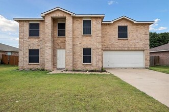 245 Queen Annes Dr in Burleson, TX - Building Photo - Building Photo