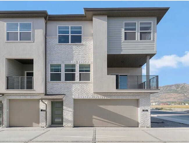property at 572 N Buffalo Grass Ln