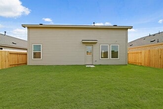 208 Amy St in Angleton, TX - Building Photo - Building Photo