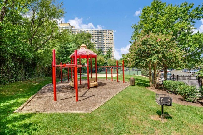 Excelsior Tower in Alexandria, VA - Building Photo - Building Photo