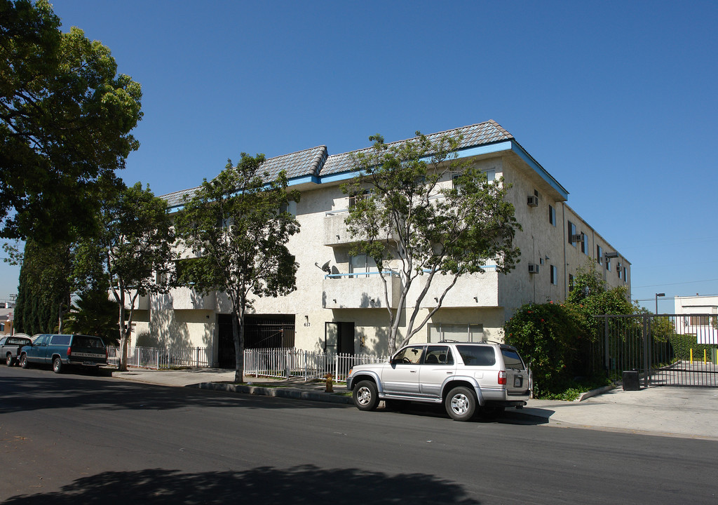 617 N Oxford Ave in Los Angeles, CA - Building Photo