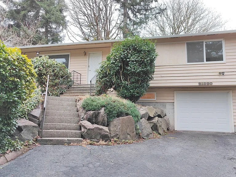 21820 7th Pl W in Bothell, WA - Building Photo