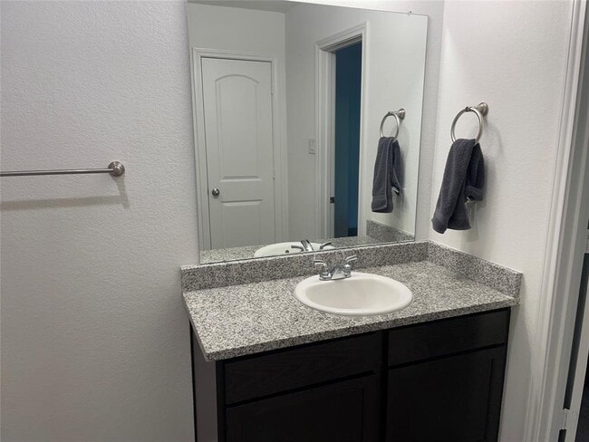14985 Crockett Rd in Willis, TX - Building Photo - Building Photo