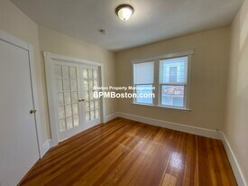 396 Centre St, Unit centre st in Boston, MA - Building Photo
