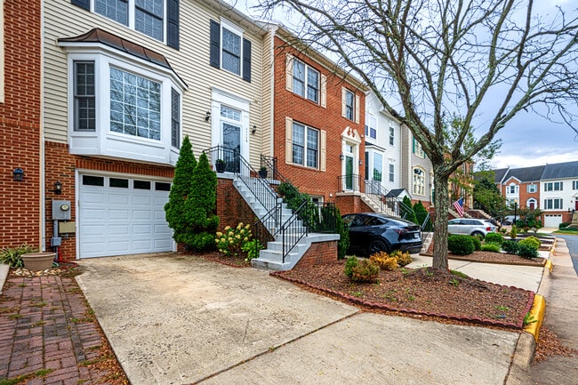 43148 Katama Sq in Chantilly, VA - Building Photo - Building Photo