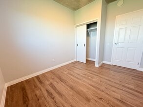 3100 Meadowbrook Ln in Windsor, ON - Building Photo - Building Photo