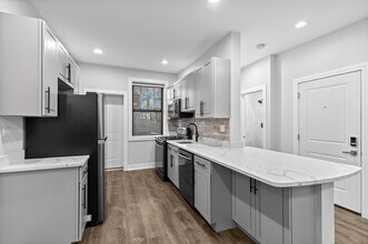 6111 N Winthrop Ave in Chicago, IL - Building Photo - Building Photo