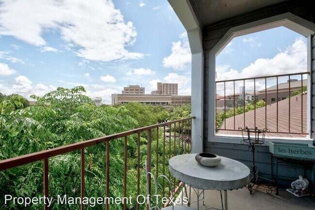 2901 San Jacinto Blvd in Austin, TX - Foto de edificio - Building Photo