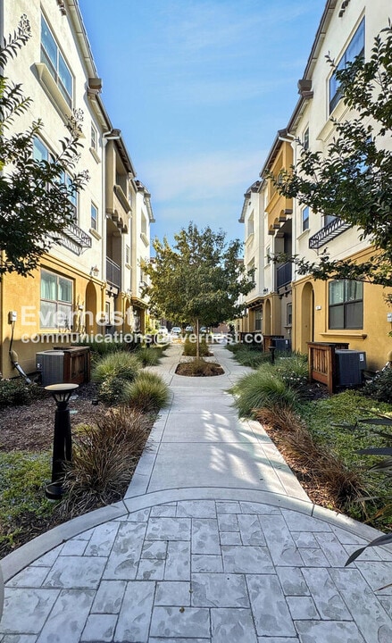 785 Santa Cecilia Terrace in Sunnyvale, CA - Building Photo