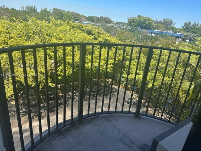 2771 Riverside Dr in Coral Springs, FL - Building Photo - Building Photo