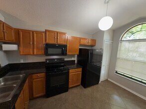 2201 Grasmere Dr in Apopka, FL - Building Photo - Building Photo