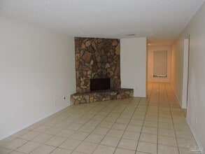 2410 Creighton Rd in Pensacola, FL - Building Photo - Building Photo