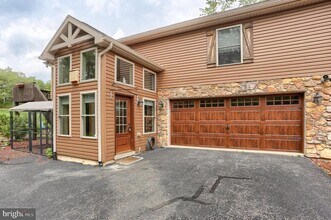 125 Pebble Beach Dr in Hazle Township, PA - Building Photo - Building Photo