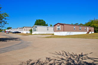 Dynamic in Desoto, TX - Building Photo - Building Photo