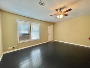 611 N Avenue D in Freeport, TX - Foto de edificio - Building Photo
