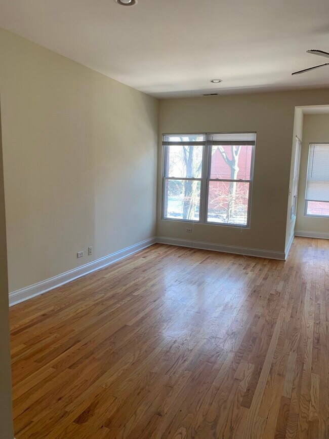 6830 N Ashland Blvd in Chicago, IL - Building Photo - Building Photo