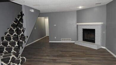 219 NE Cedar Ct in Blue Springs, MO - Building Photo - Building Photo