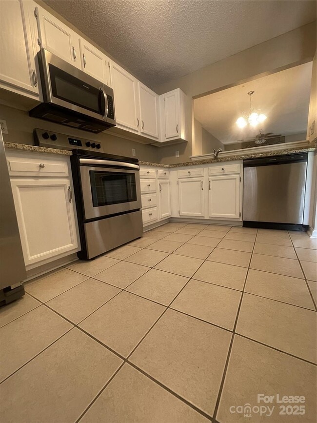 6400 Windsor Gate Ln in Charlotte, NC - Building Photo - Building Photo