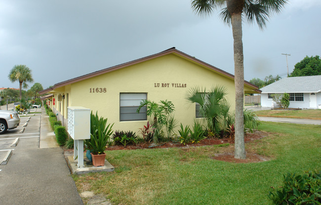 Lu Roy Villas in North Palm Beach, FL - Foto de edificio - Building Photo