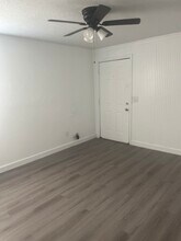 6806 Thomas Cir, Unit B in Tampa, FL - Foto de edificio - Building Photo