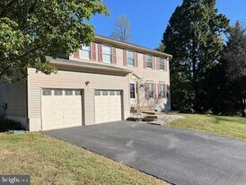 33 Christopher Way in Stafford, VA - Building Photo