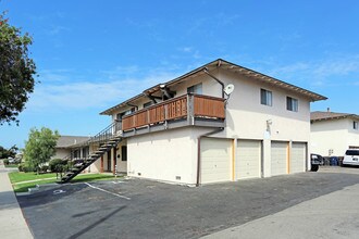 16732 Bartlett Ln in Huntington Beach, CA - Building Photo - Building Photo